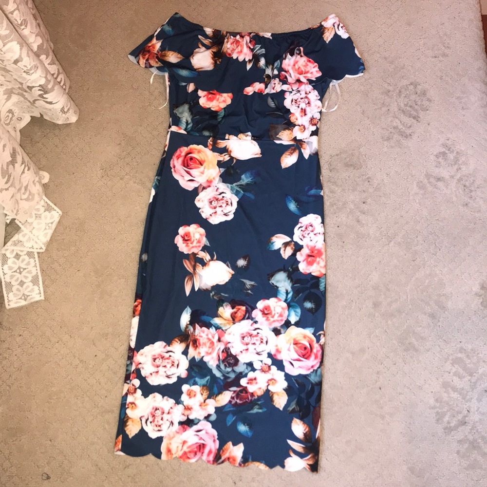 Off the shoulder scalloped dress M